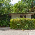 庭にプレハブ小屋のある家 2777603_s